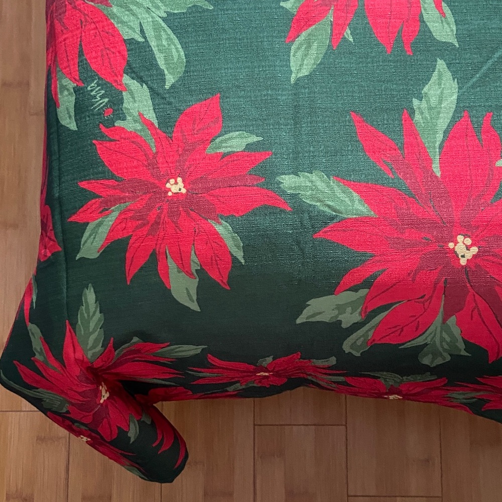 Vera Neumann Tablecloth Red Poinsettia Holiday Christmas Oblong 52X70 NEW - Picture 3 of 7